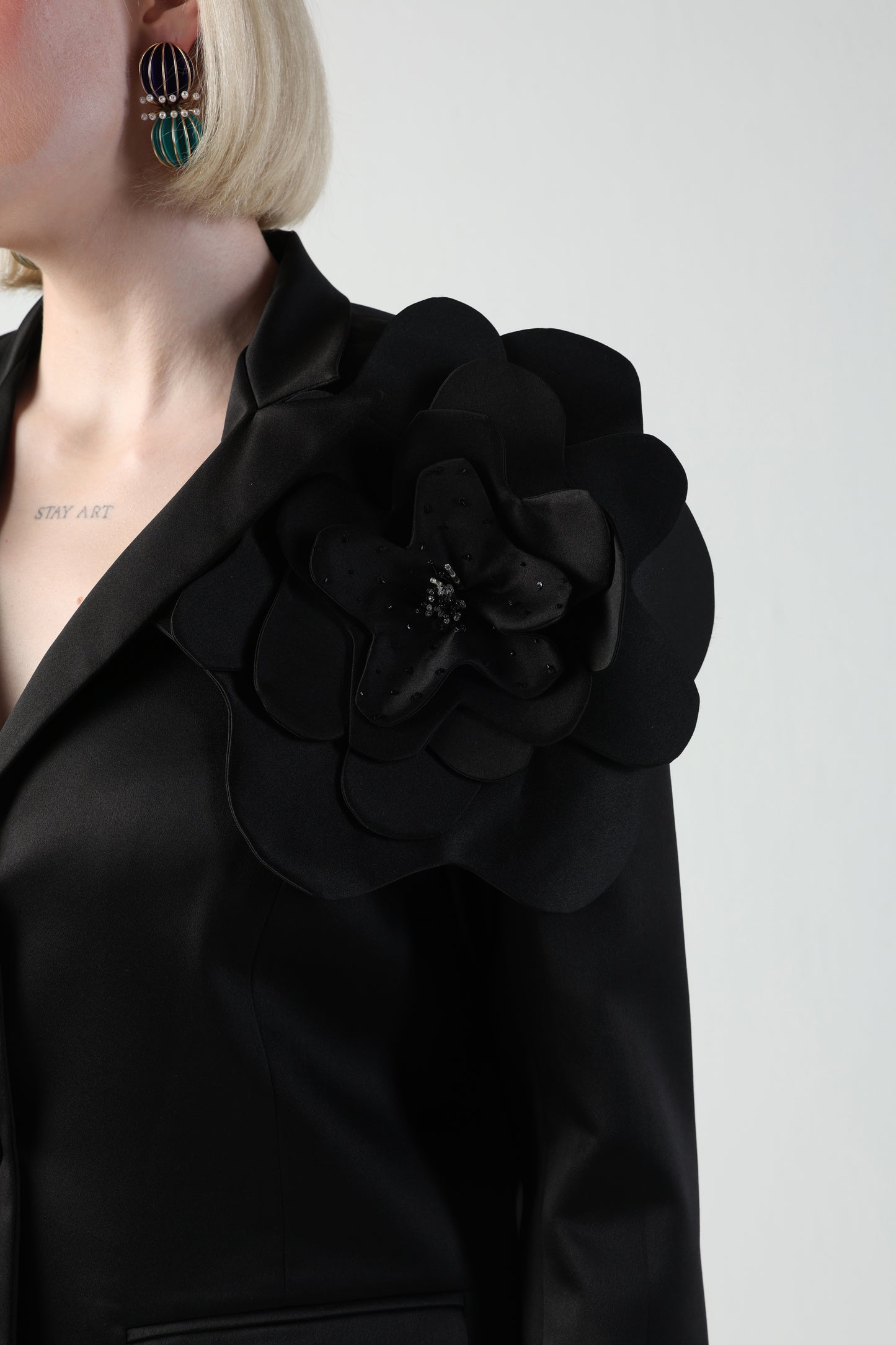 ALICIA MULTI SIZED 3D FLOWER OVERSIZED LOOK JACKET