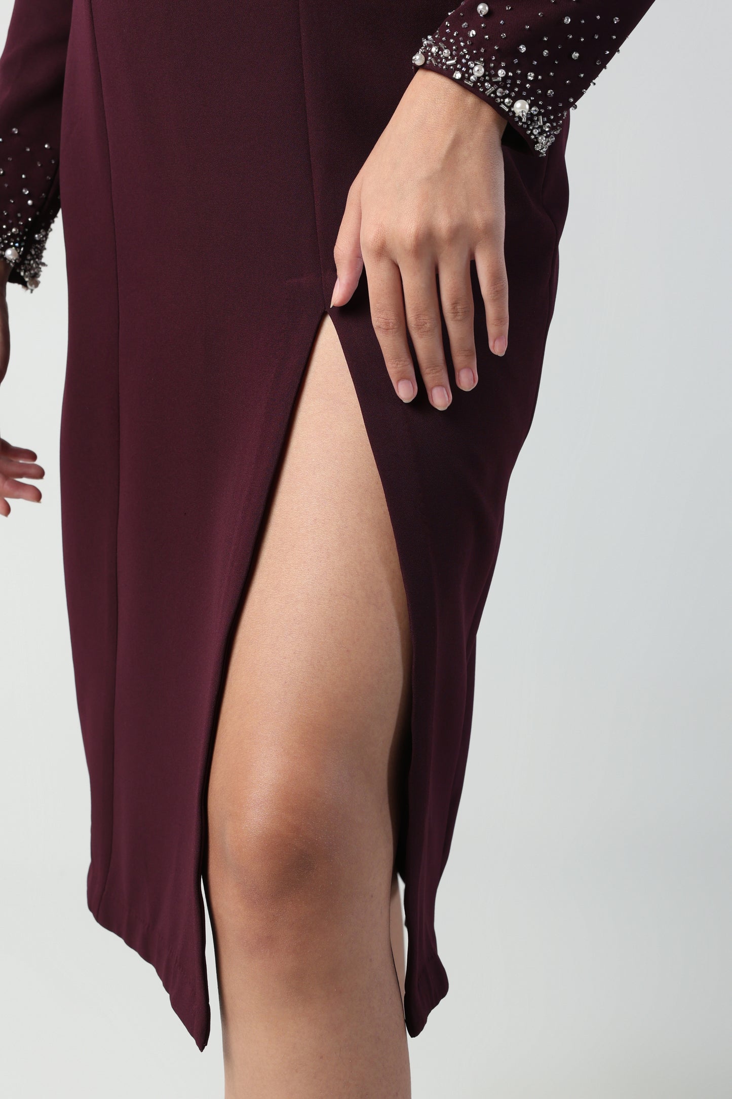 FIAMMA WINE COLD SHOULDER MIDI DRESS
