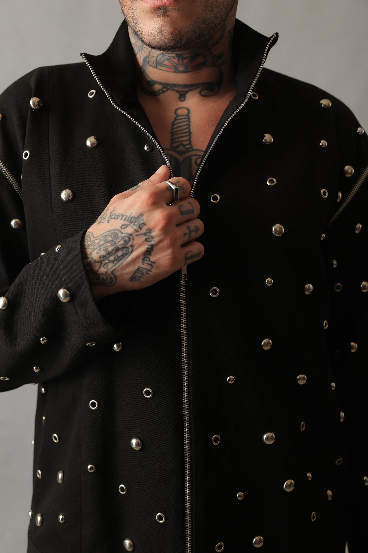 REFORM BLACK DENIM DETACHABLE RIVETED ZIPPED JACKET