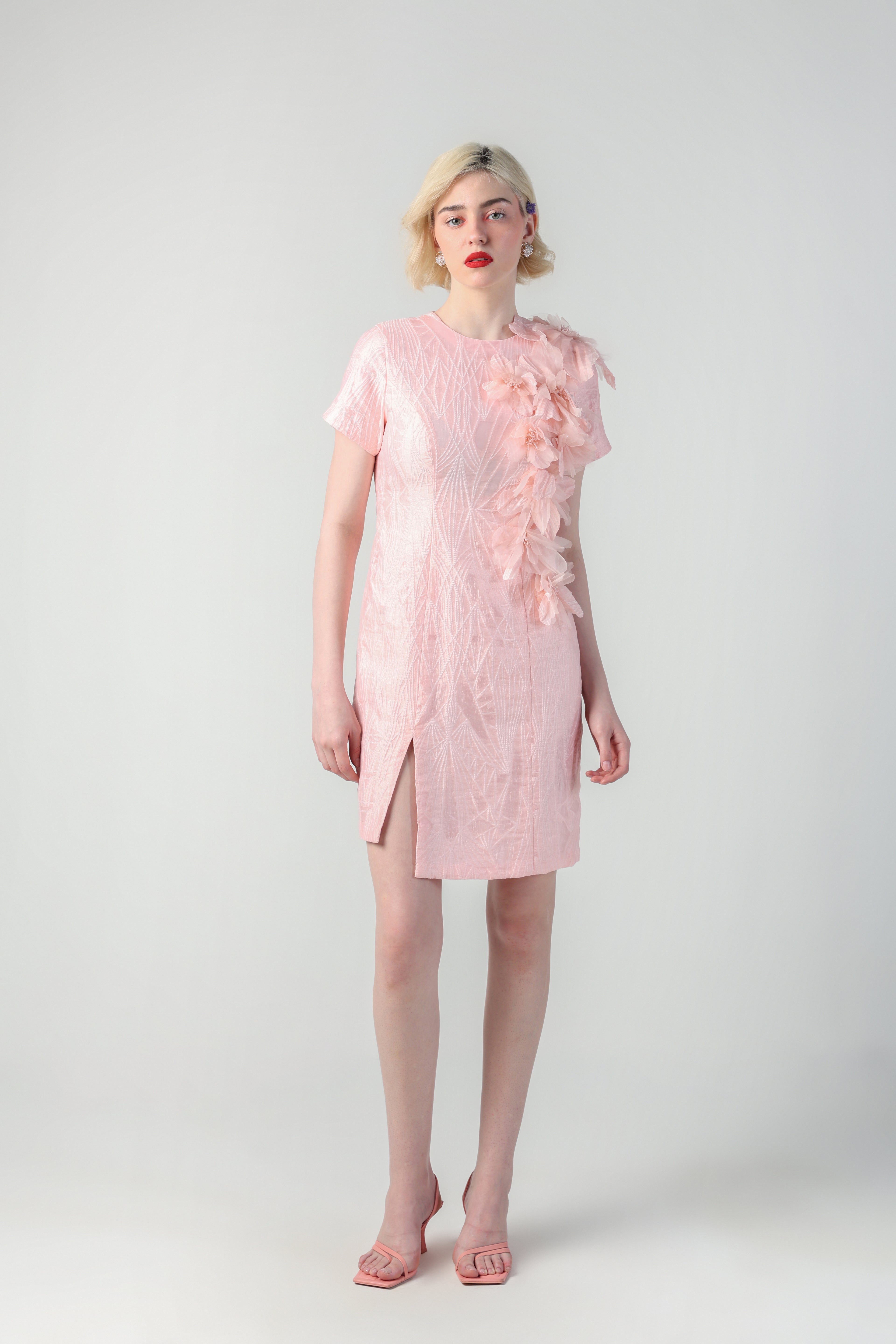 SVEVA PEACH JACQUARD 3D FLOWER EMBELLISHED DRESS