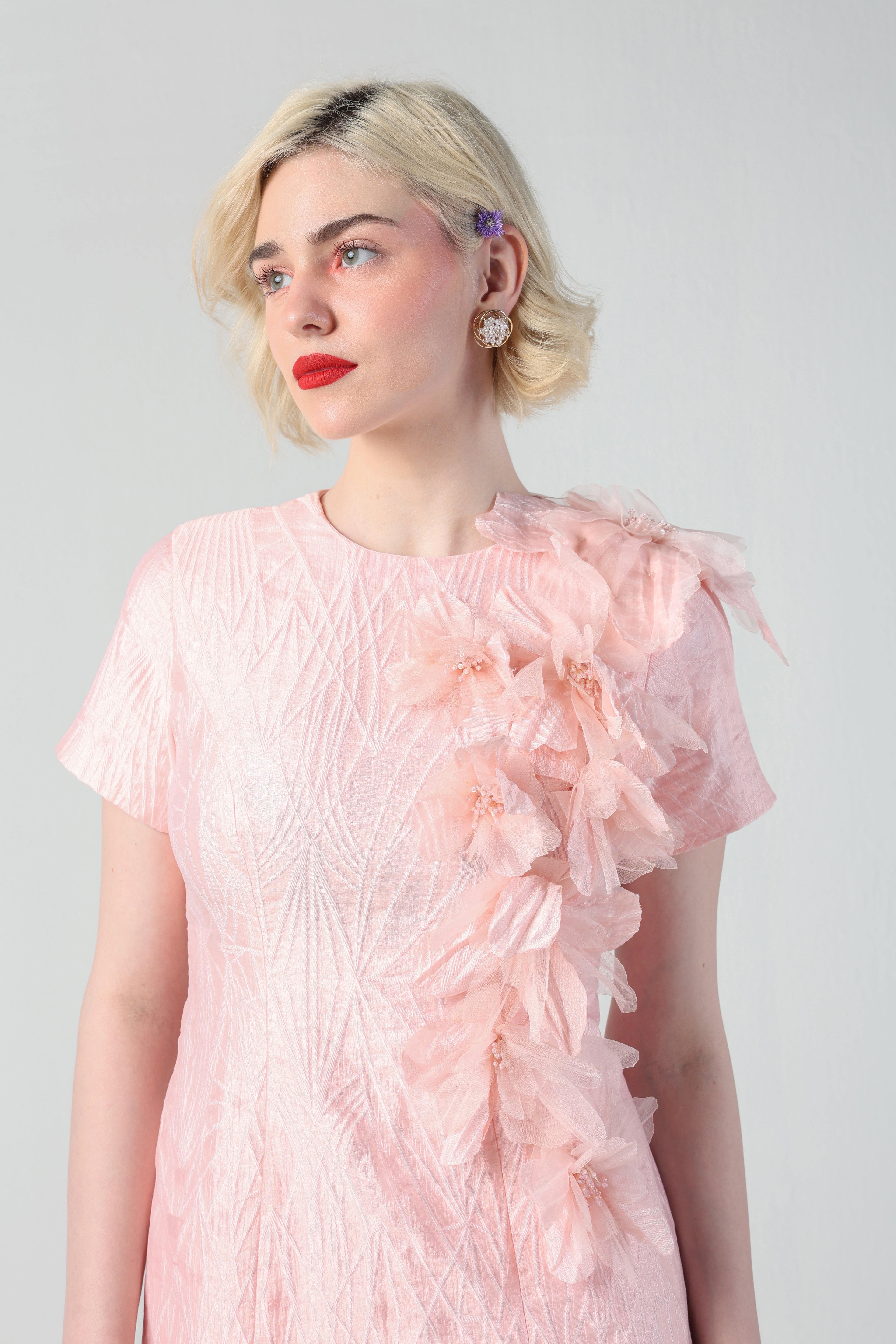 SVEVA PEACH JACQUARD 3D FLOWER EMBELLISHED DRESS