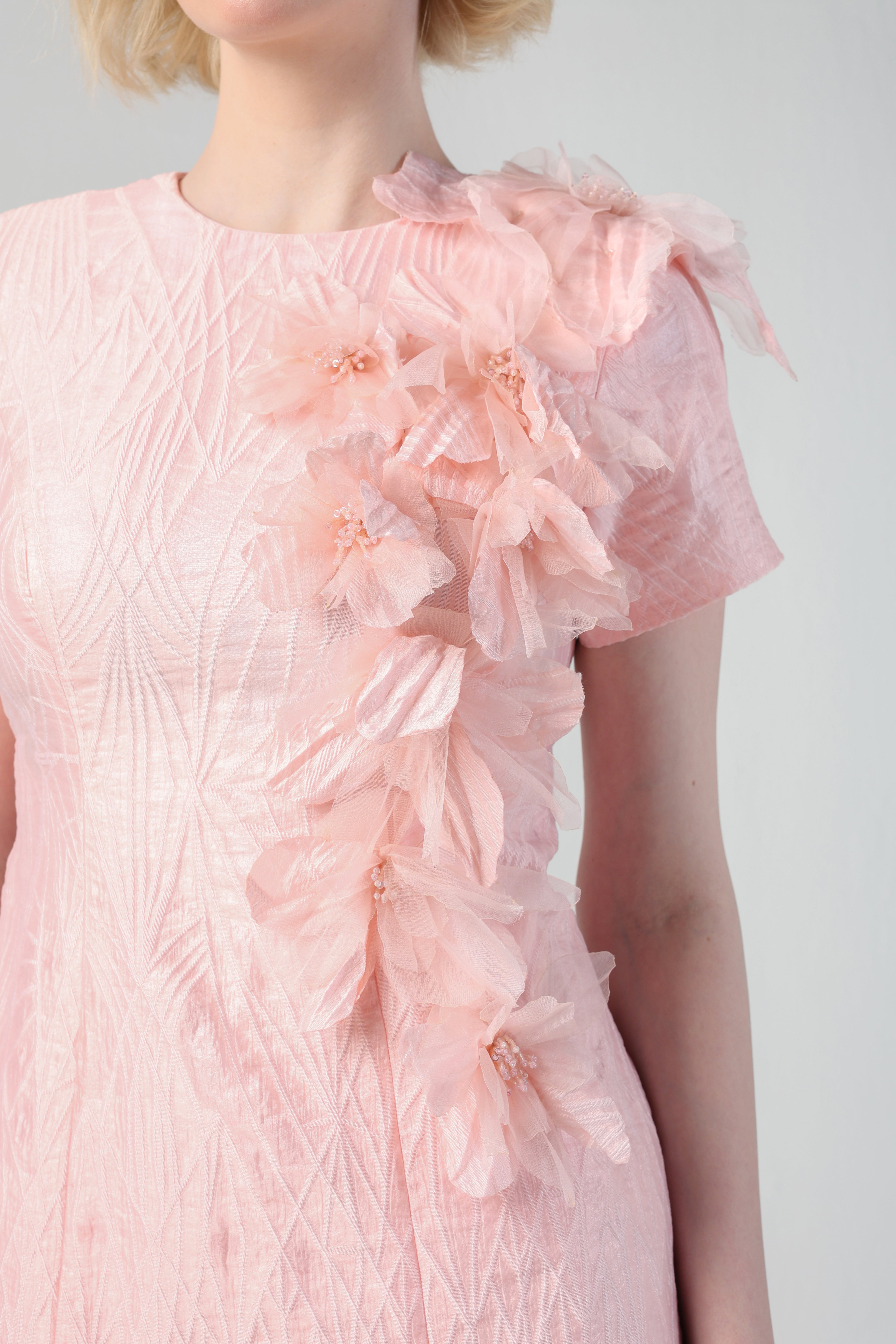 SVEVA PEACH JACQUARD 3D FLOWER EMBELLISHED DRESS