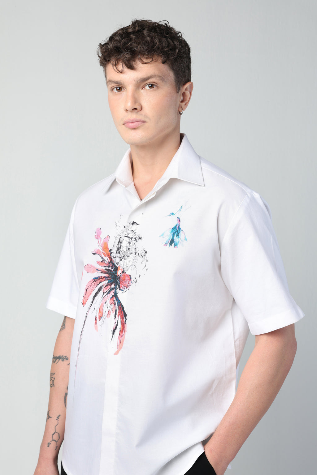 ORESTE WHITE ABSTRACT FLORAL ARTWORK WITH BIRD PRINTED SHORT SLEEVE SHIRT