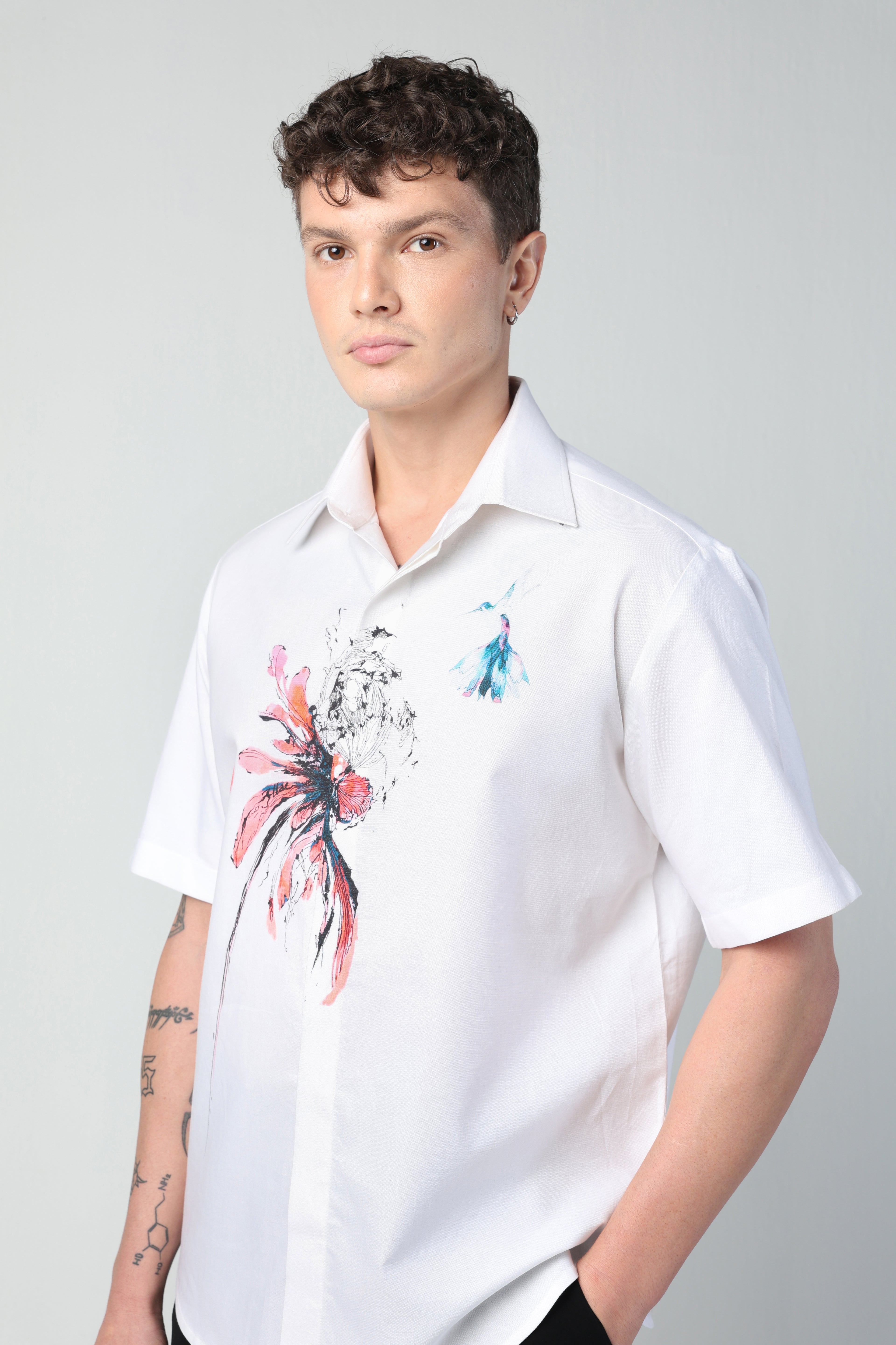 ORESTE WHITE ABSTRACT FLORAL ARTWORK WITH BIRD PRINTED SHORT SLEEVE SHIRT