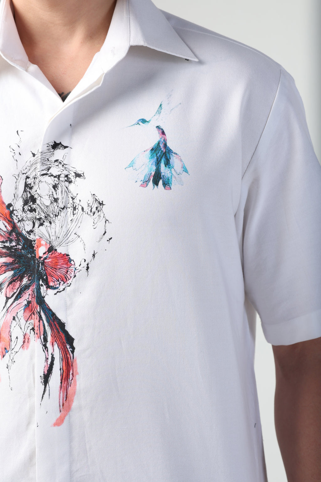 ORESTE WHITE ABSTRACT FLORAL ARTWORK WITH BIRD PRINTED SHORT SLEEVE SHIRT