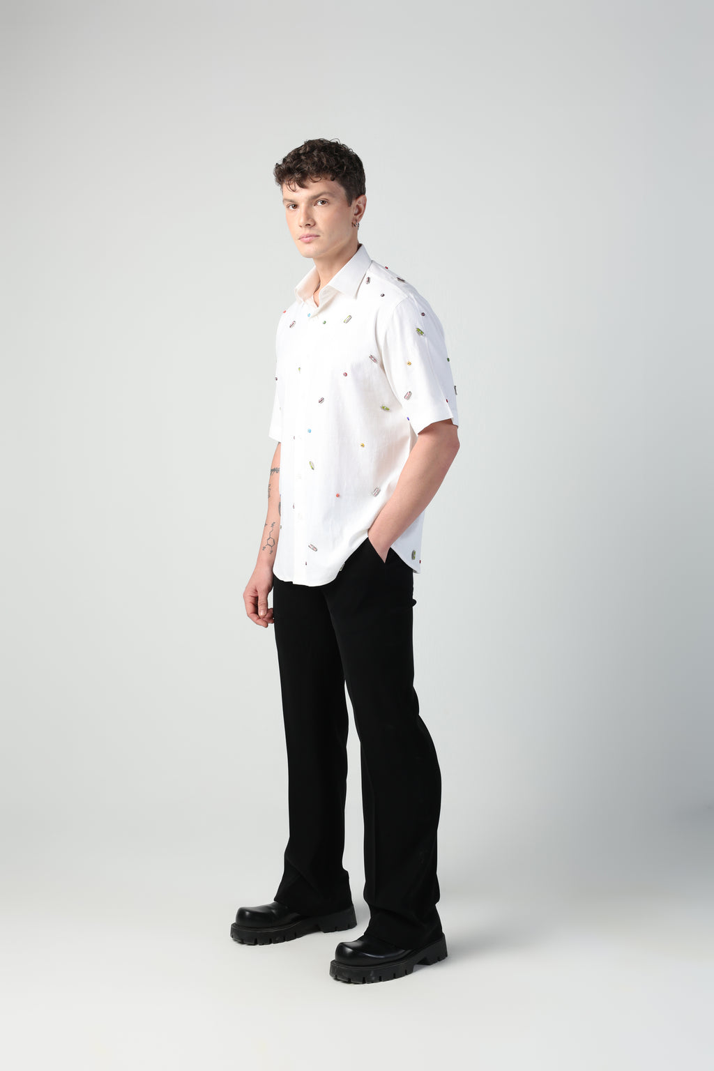 PIETRO ABSTRACT EVIL EYE CHARM LYCRA LINEN SHORT SLEEVE SHIRT