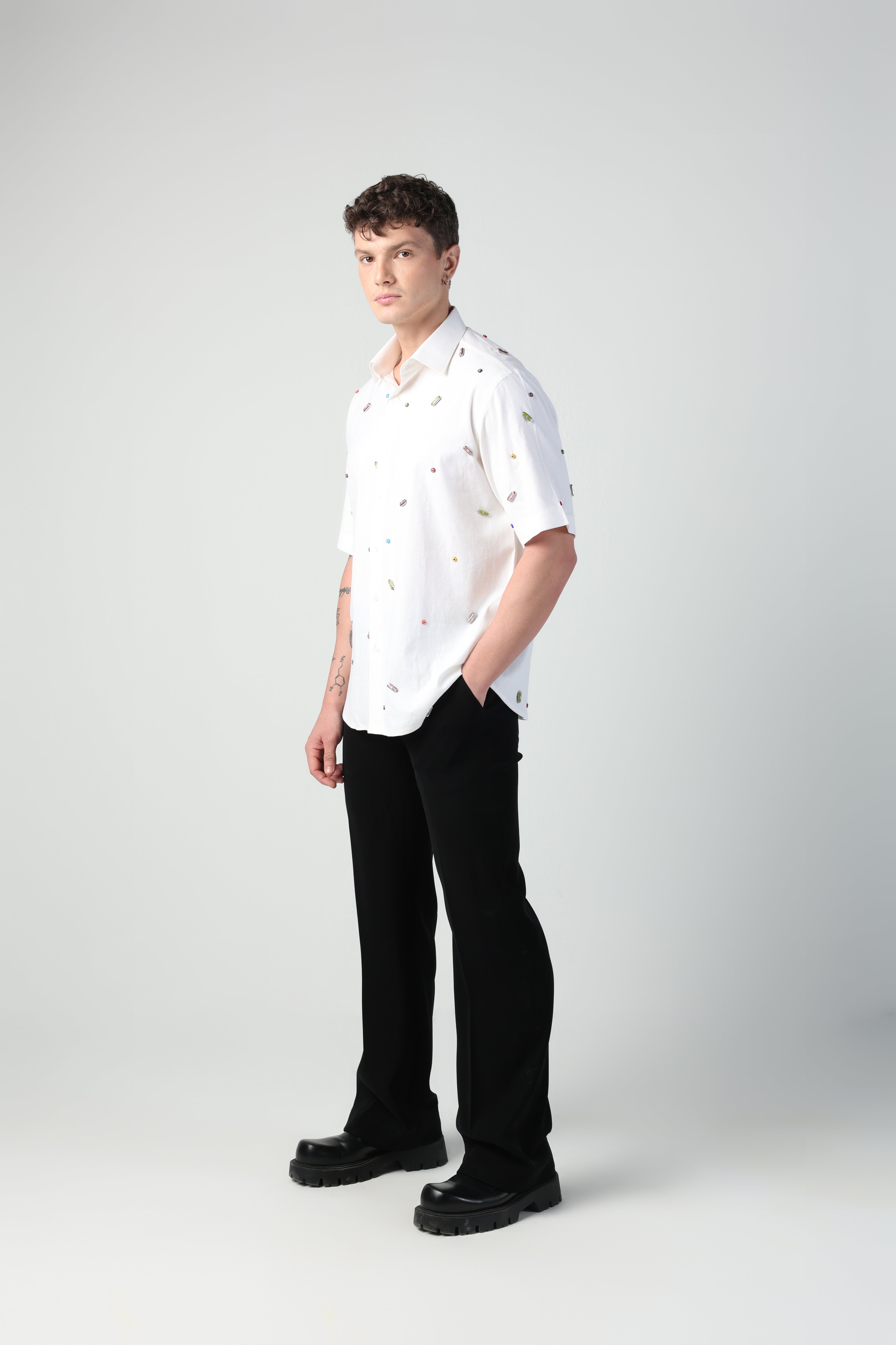 PIETRO ABSTRACT EVIL EYE CHARM LYCRA LINEN SHORT SLEEVE SHIRT