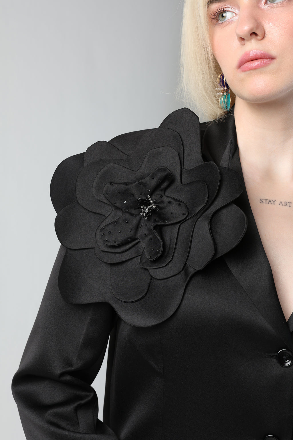 ALICIA MULTI SIZED 3D FLOWER OVERSIZED LOOK JACKET