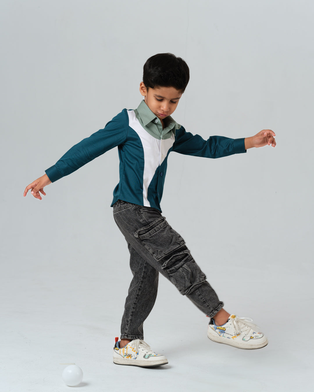 PAOLO GREEN AND WHITE ABSTRACT GEOMETRIC PATTERN SHIRT BOY